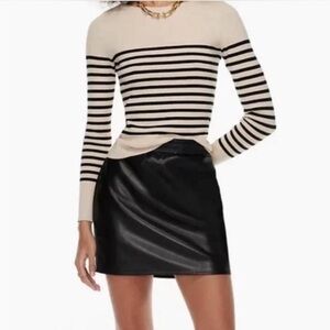 Aritzia Babaton Black Faux Leather Mini Skirt With Pockets. Size 2.
